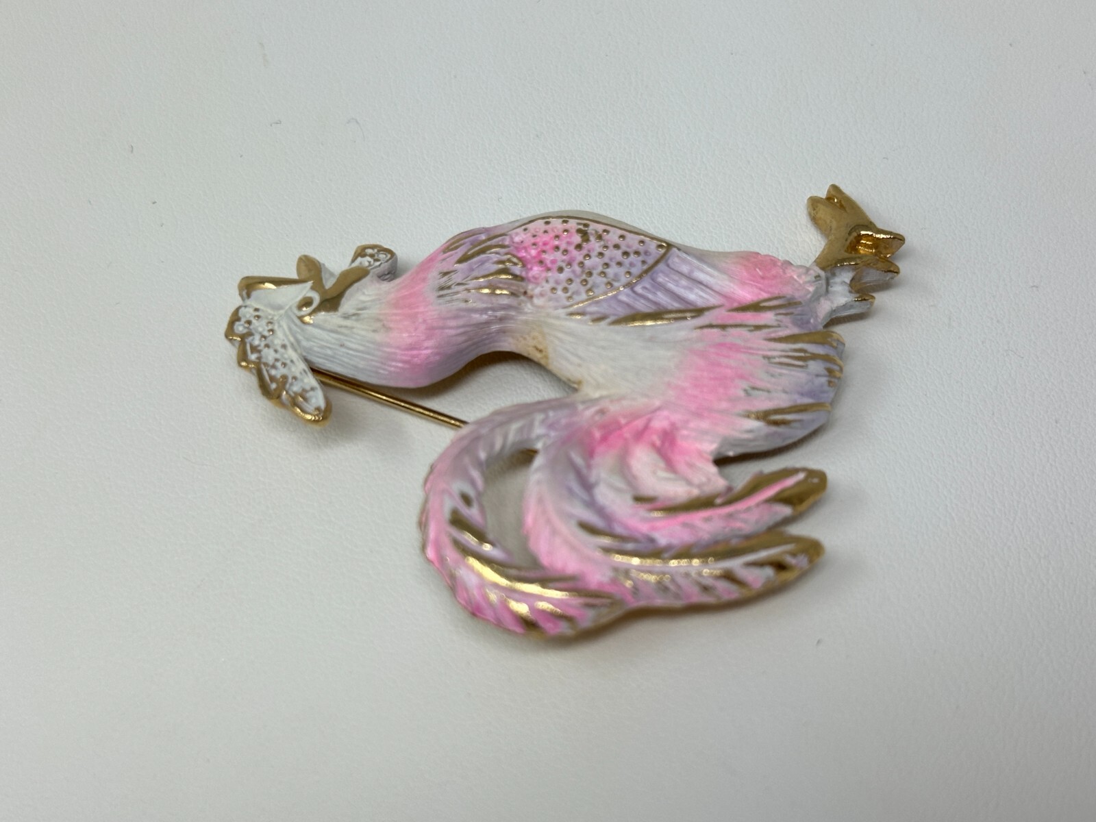 Vintage PASTELLI Goldtone Pink White Purple 2-3/8″ Rooster Chicken Brooch Pin