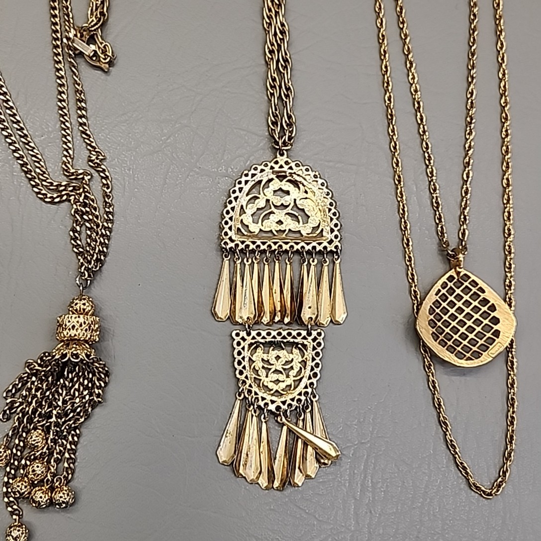 Vintage Chain Necklace Lot of 3 Gold Tone Heart Medallion Tassel 20-35″ Has Wear