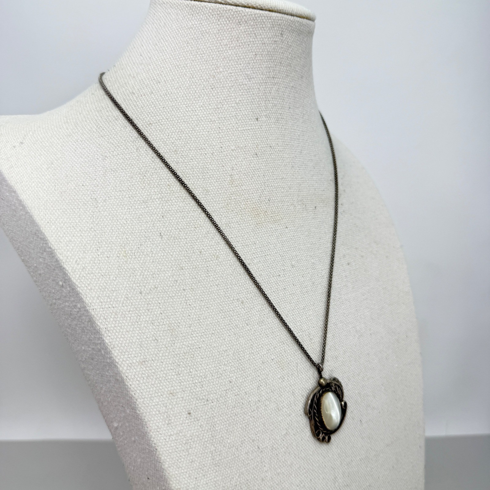 Vintage Sterling Silver Mother of Pearl Pendant Necklace Popcorn Chain
