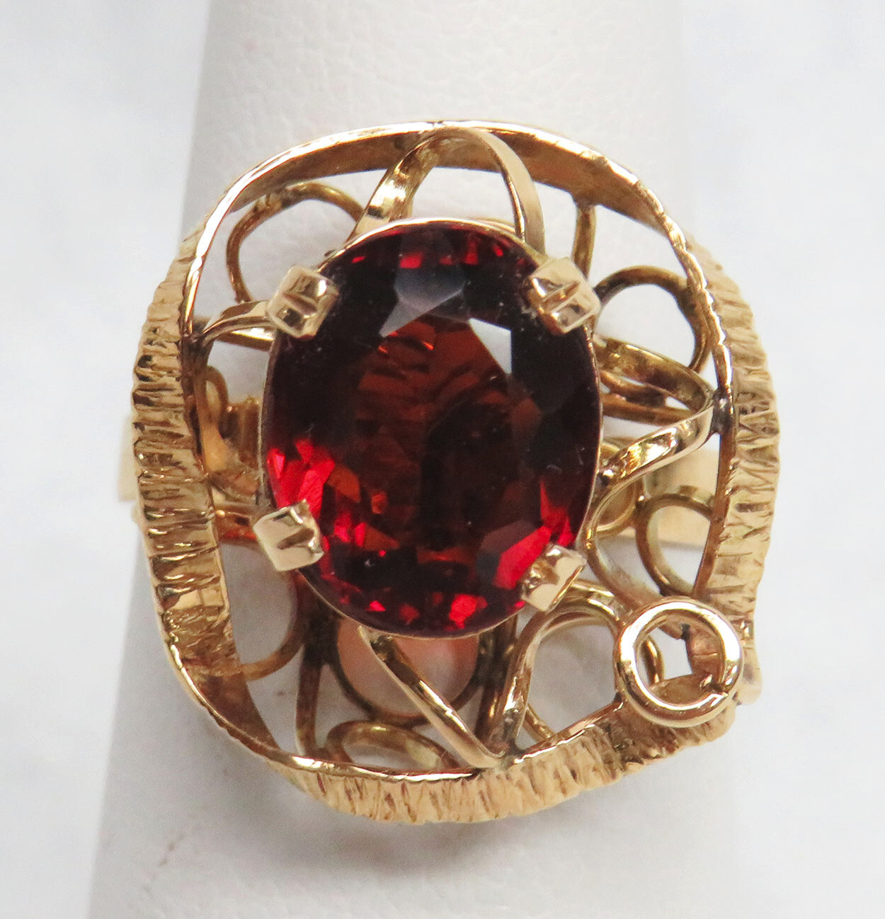 VINTAGE 18K GOLD & 3.6 REDISH BROWN SPINEL RING SIZE 6.5