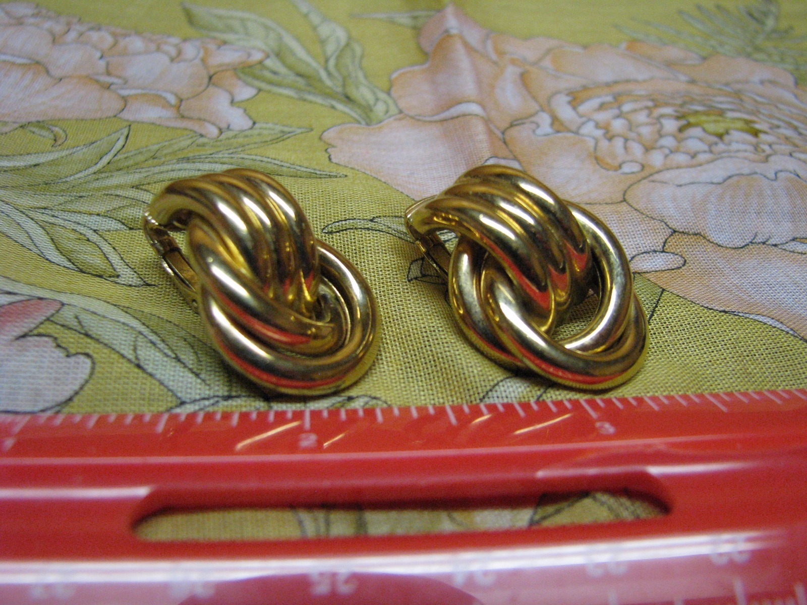 VINTAGE 60’s 70’s 80’s Pipe Valve Faux Gold Clip-On Costume Jewelry Earrings