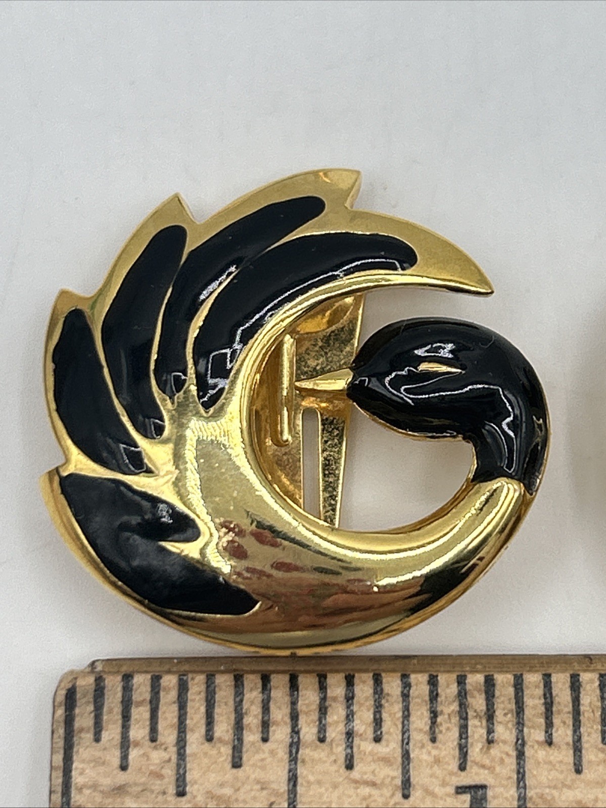 VTG “Orena Paris”? Enamel Gold Tone w/ Black Accents Swan Clip On Earrings