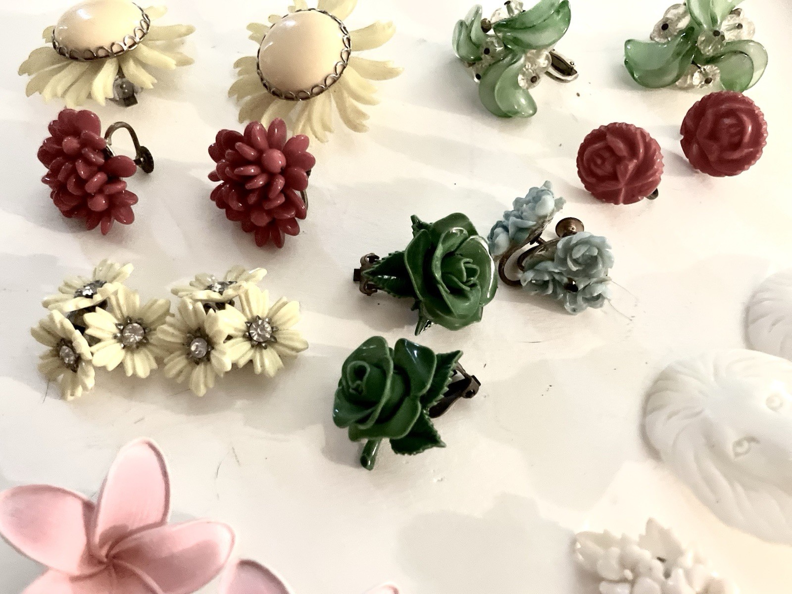 Huge Collection/Lot Vint-Retro Plastic Jewelry/Earrings/Pins/Single-Extra Pieces