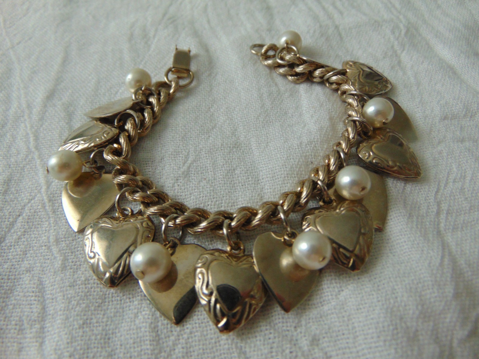 vintage pearl and hearts charms dangles cha-cha bracelet
