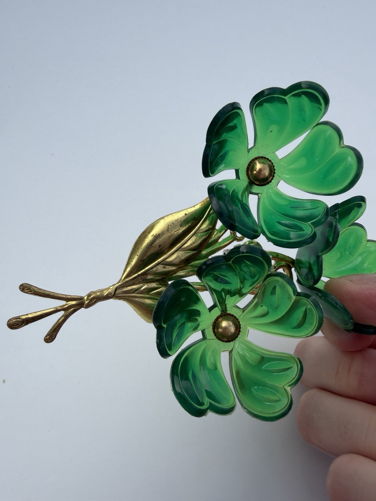 Vintage Emerald Green Resin Plastic Flower Gold Tone Brooch