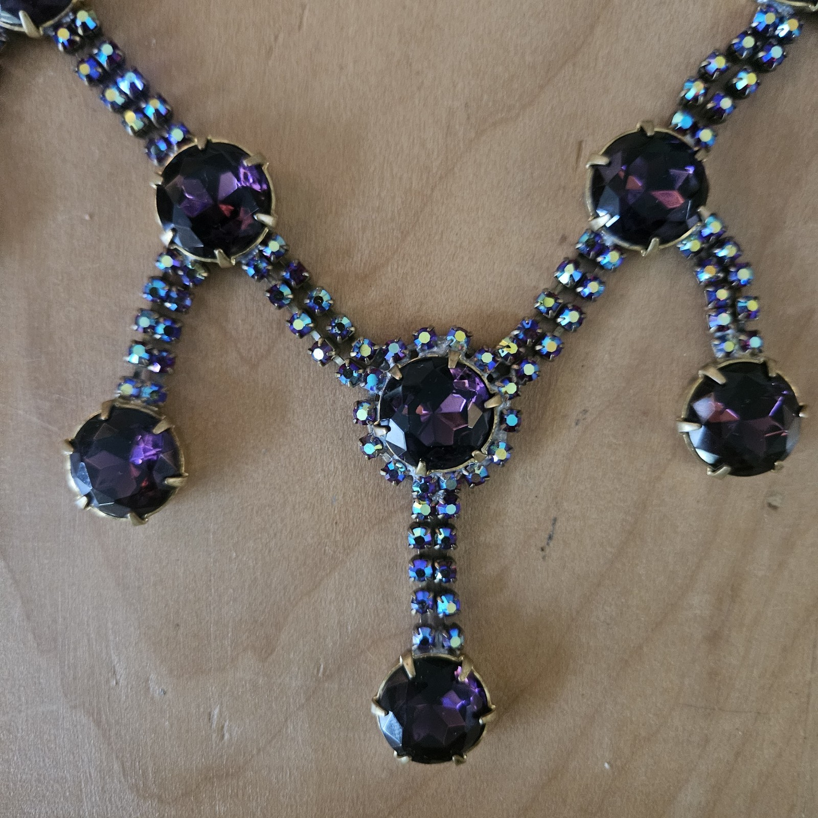 1940s RARE HOBE FIVE PENDANT PURPLE HEAD- LIGHT ORIGINAL COND FESTOON NECKLACE