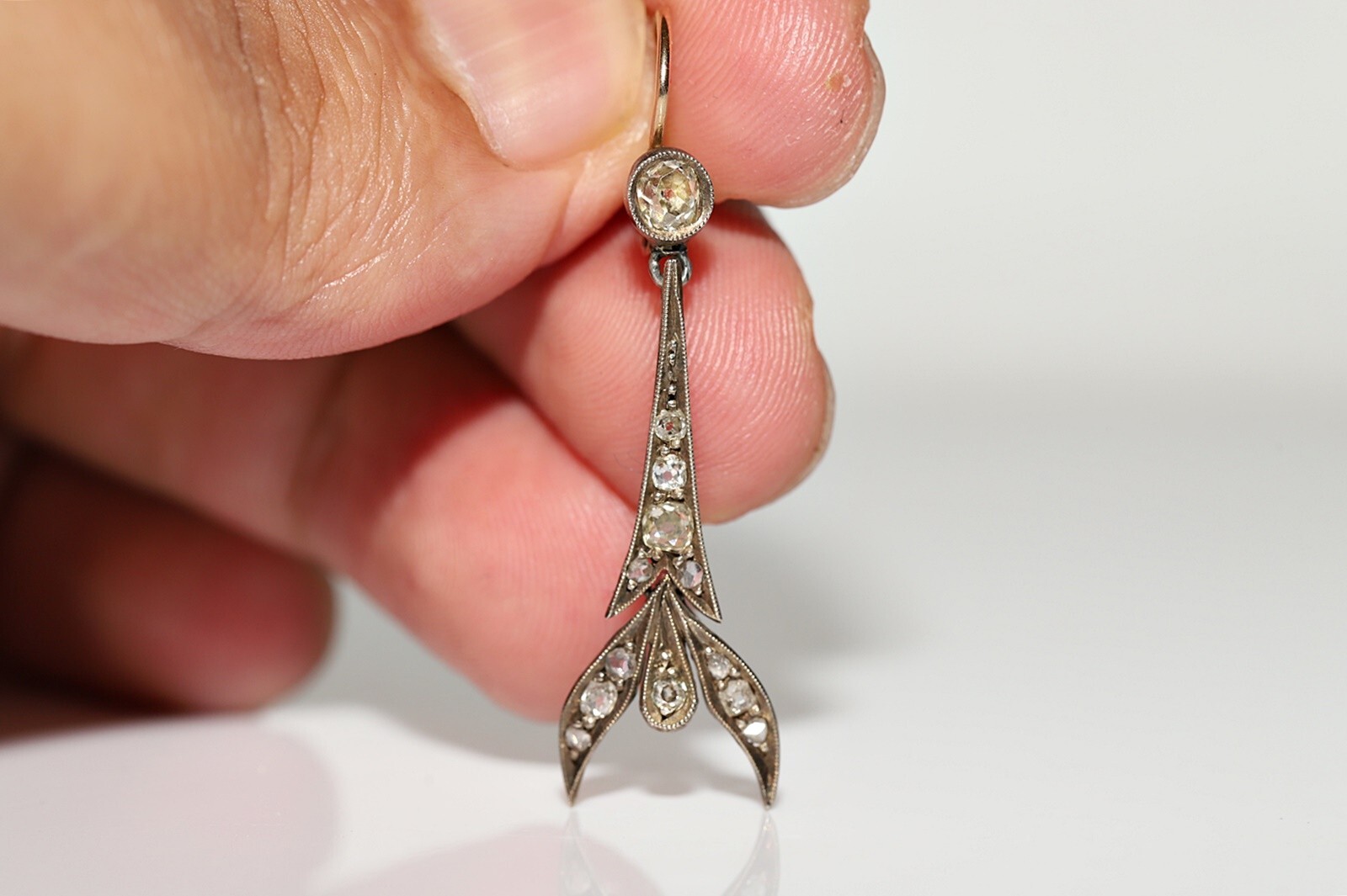 Antique Art Deco Circa 1920s 18k Gold Top Silver Natural Diamond Drop Earring