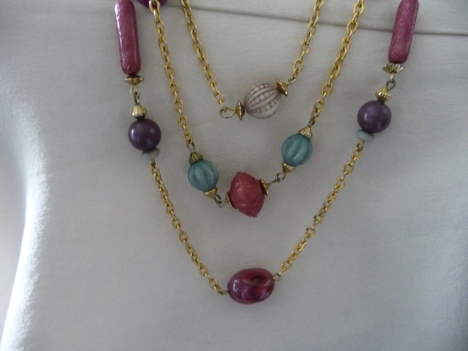 LAYERED 3 GOLD TONE CHAINS DIFFERENT SHAPES & COLORED BEADS 15″ NECKLACE #23/11A