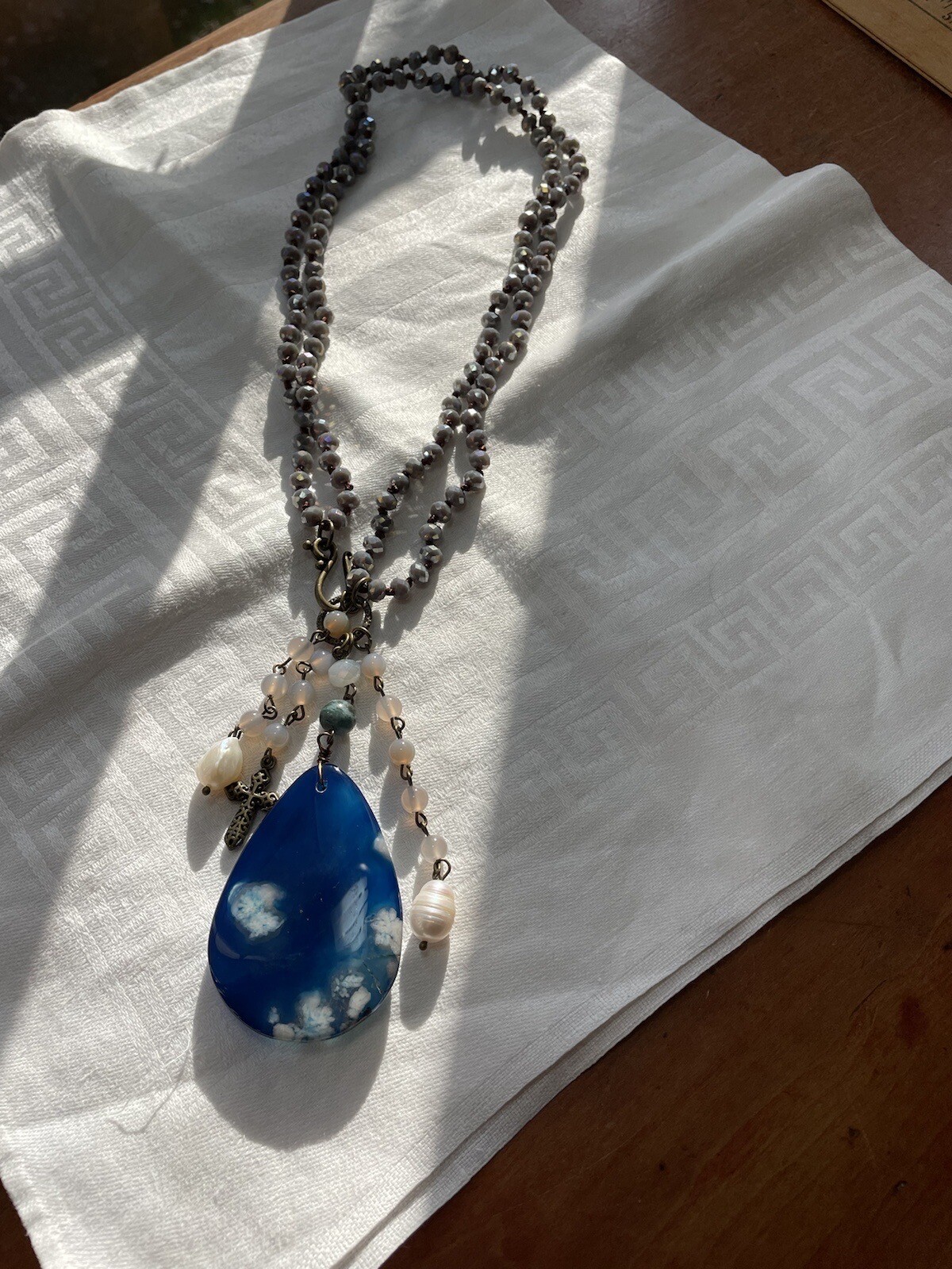 Faceted Violet Blue CHALCEDONY 35″ necklace with blue stone Pendant and pearls