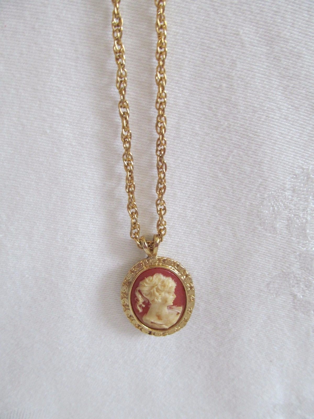 Vtg Cameo Lady Pendant Necklace Gold Tone Coral Orange & Cream