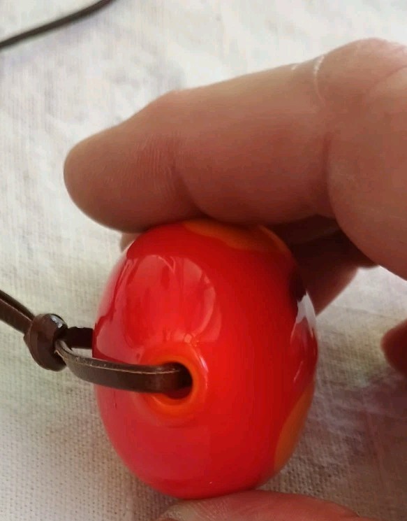 Leather Cord Pendant Necklace Sculptural Art Glass Red Orange 27″ Shell Vintage
