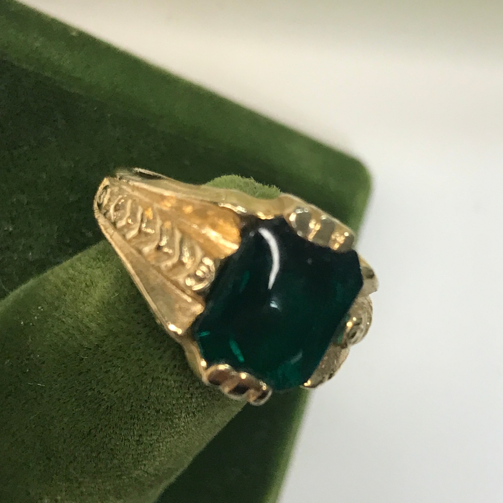 Vintage Simulated Emerald Gold Tone Ring Size 6 May Birth Stone Green