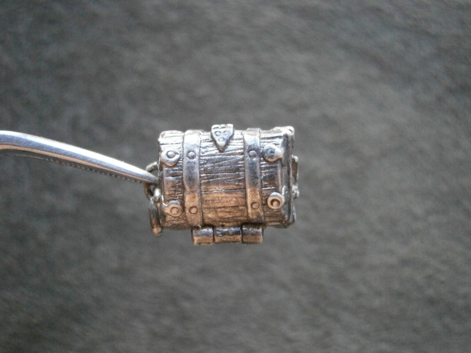 Opening Treasure Chest Vintage Sterling Silver Bracelet Charm Pendant 5.0g