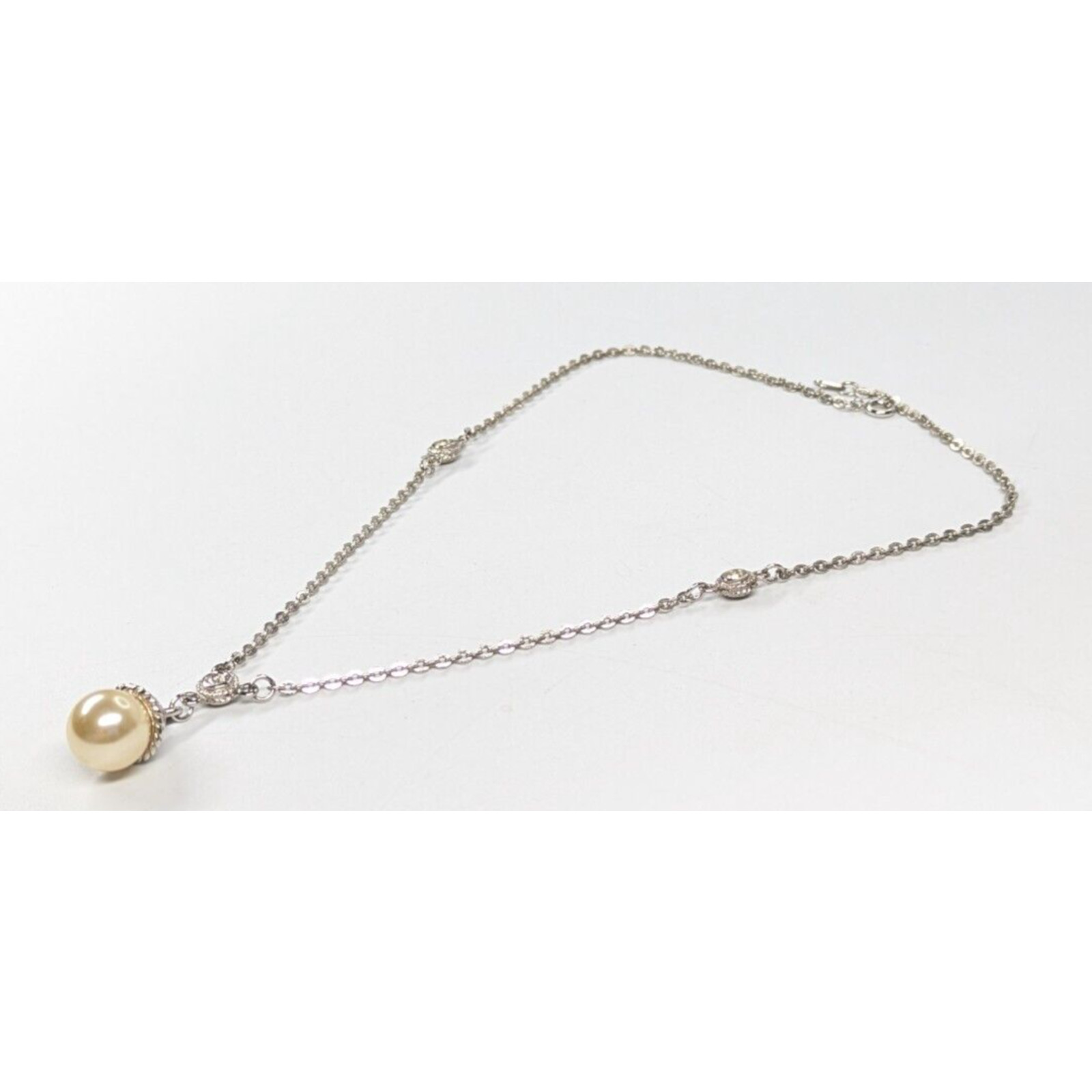 VTG White/Cream Faux Pearl Drop Pendant Silver Tone Station Chain Necklace 16″