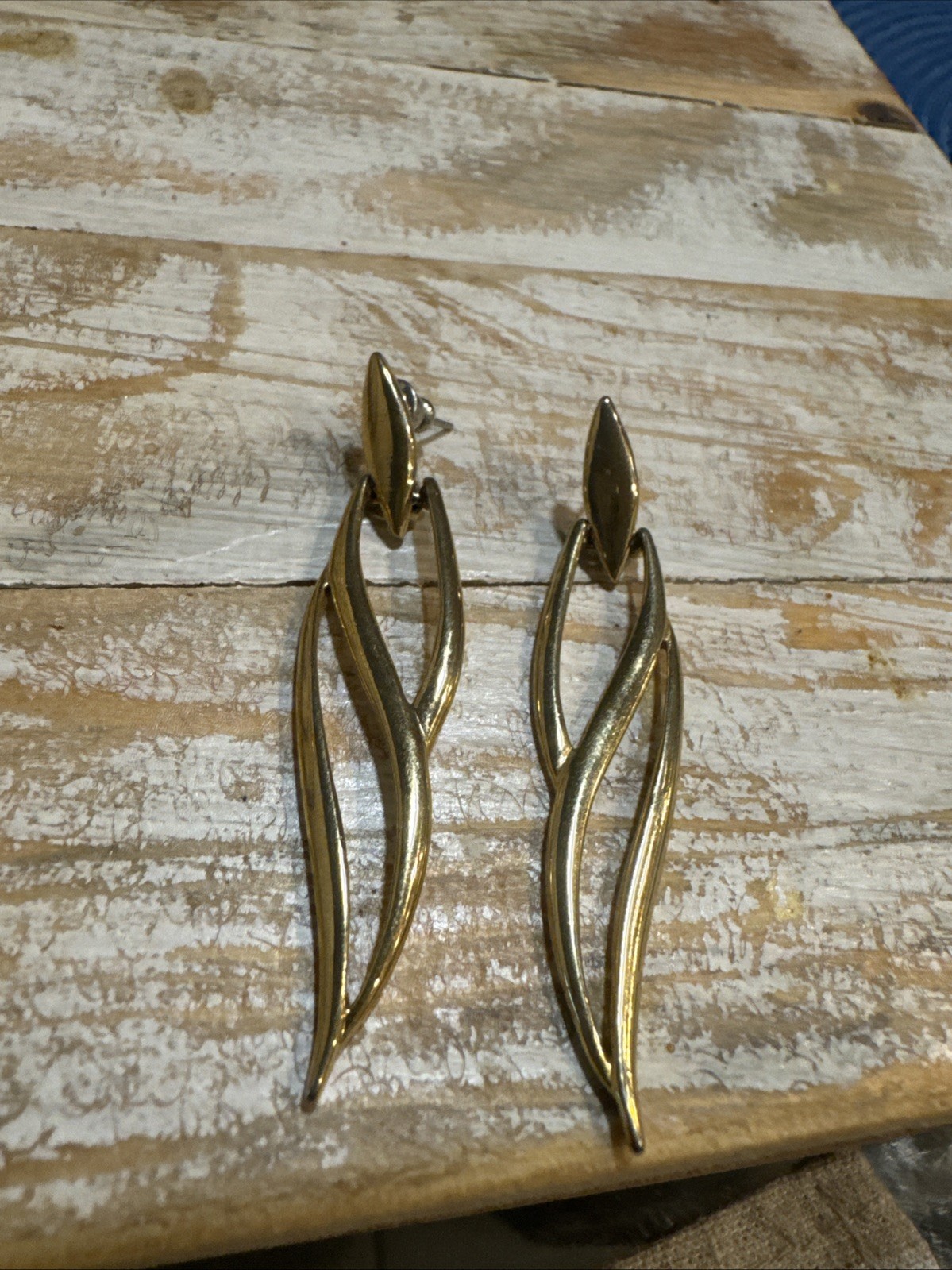 Vintage Gold Tone Spiral Post Dangle Drop Earrings