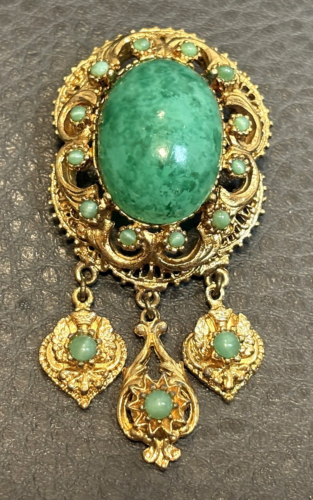 Vintage Green Faux Peking Glass Gold Tone Oval 3 Dangle Charms Drops Brooch