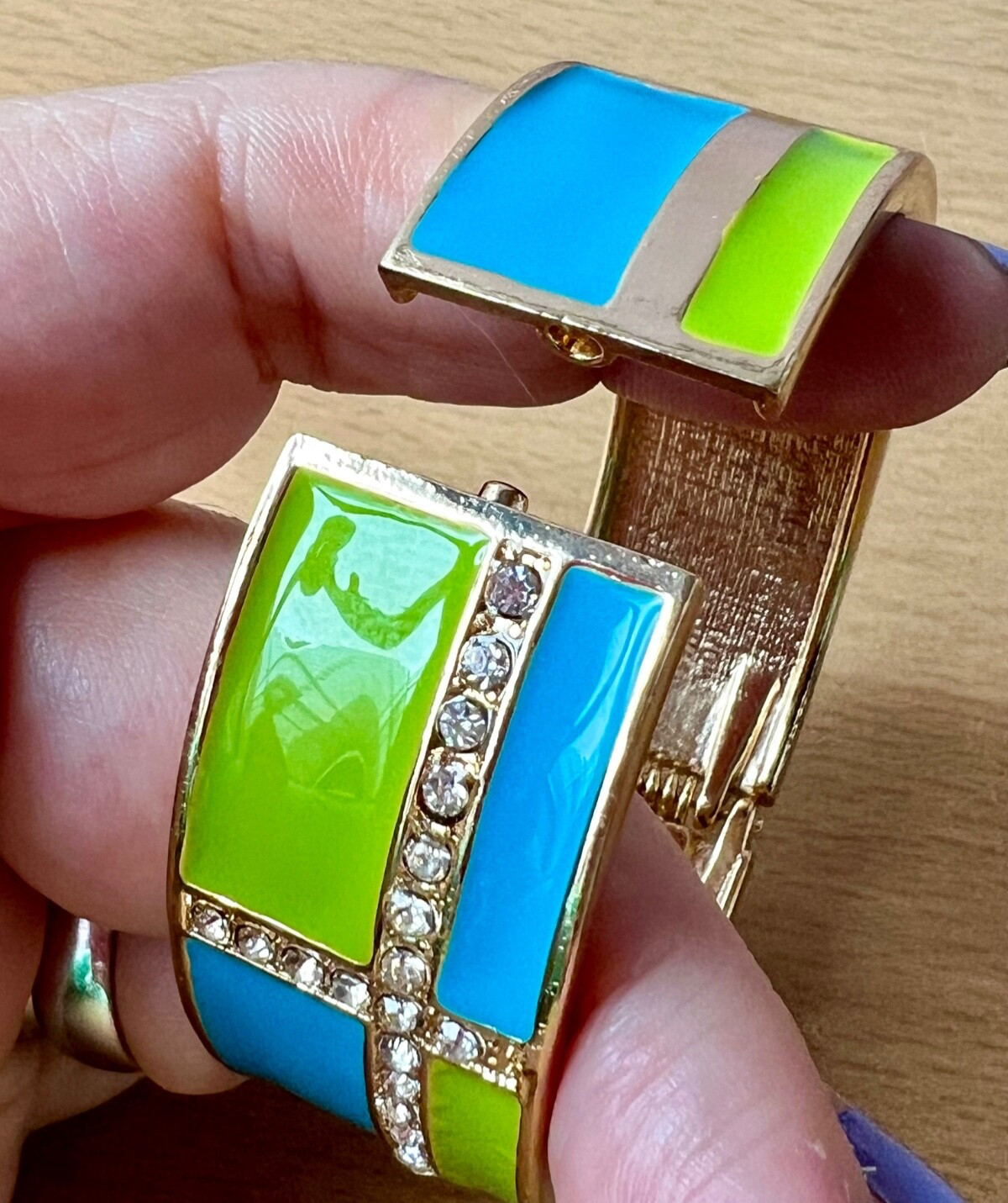 VINTAGE VIVID NEON GREEN & BLUE ENAMEL RHINESTONES HINGED WIDE BANGLE BRACELET