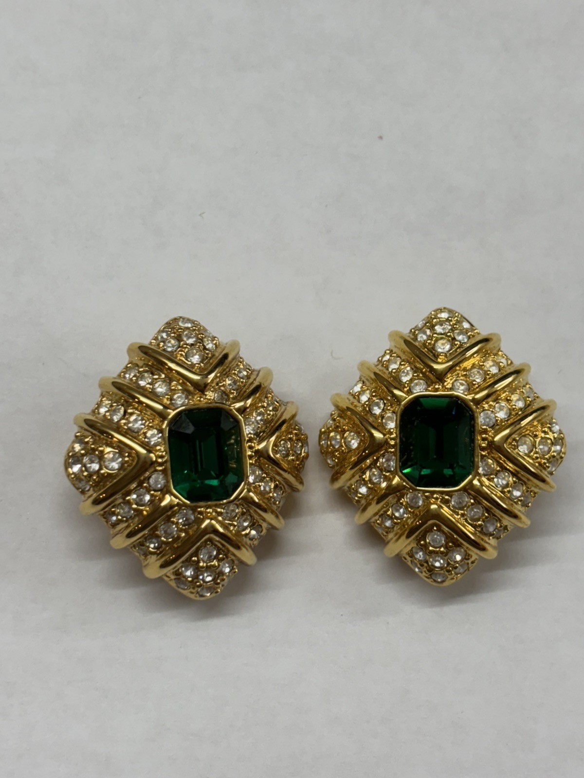 Very Pretty Signed Joan Rivers Faceted Green & Clear Crystal Clip On Earrings