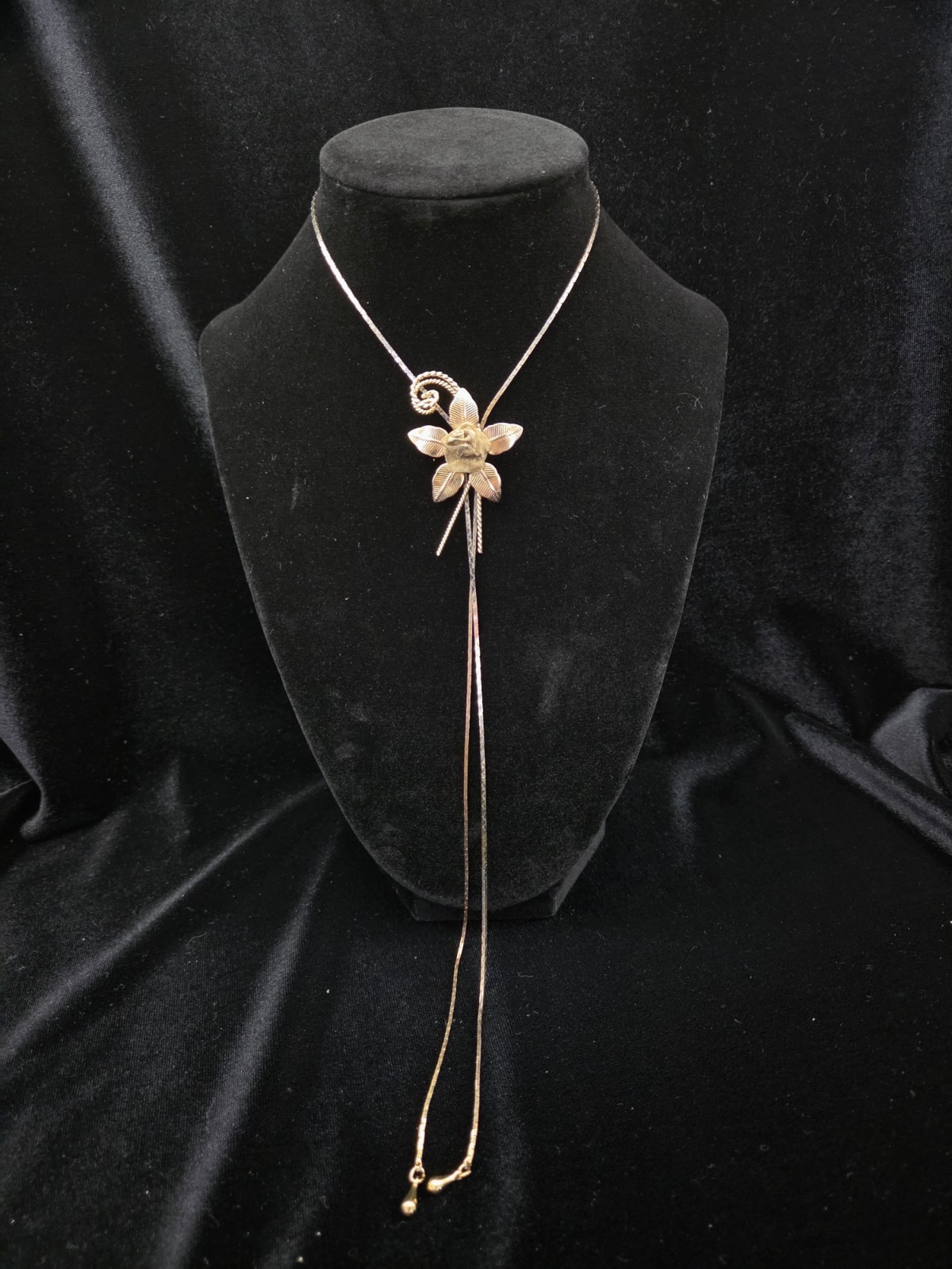Vintage Gold Tone Mesh Rose Flower Slider Lariat Necklace on Triangle Box Chain