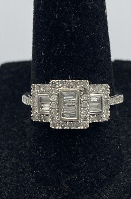 10K White Gold Round & Baguette Diamond Art Deco Style Cluster Ring Size 6.5
