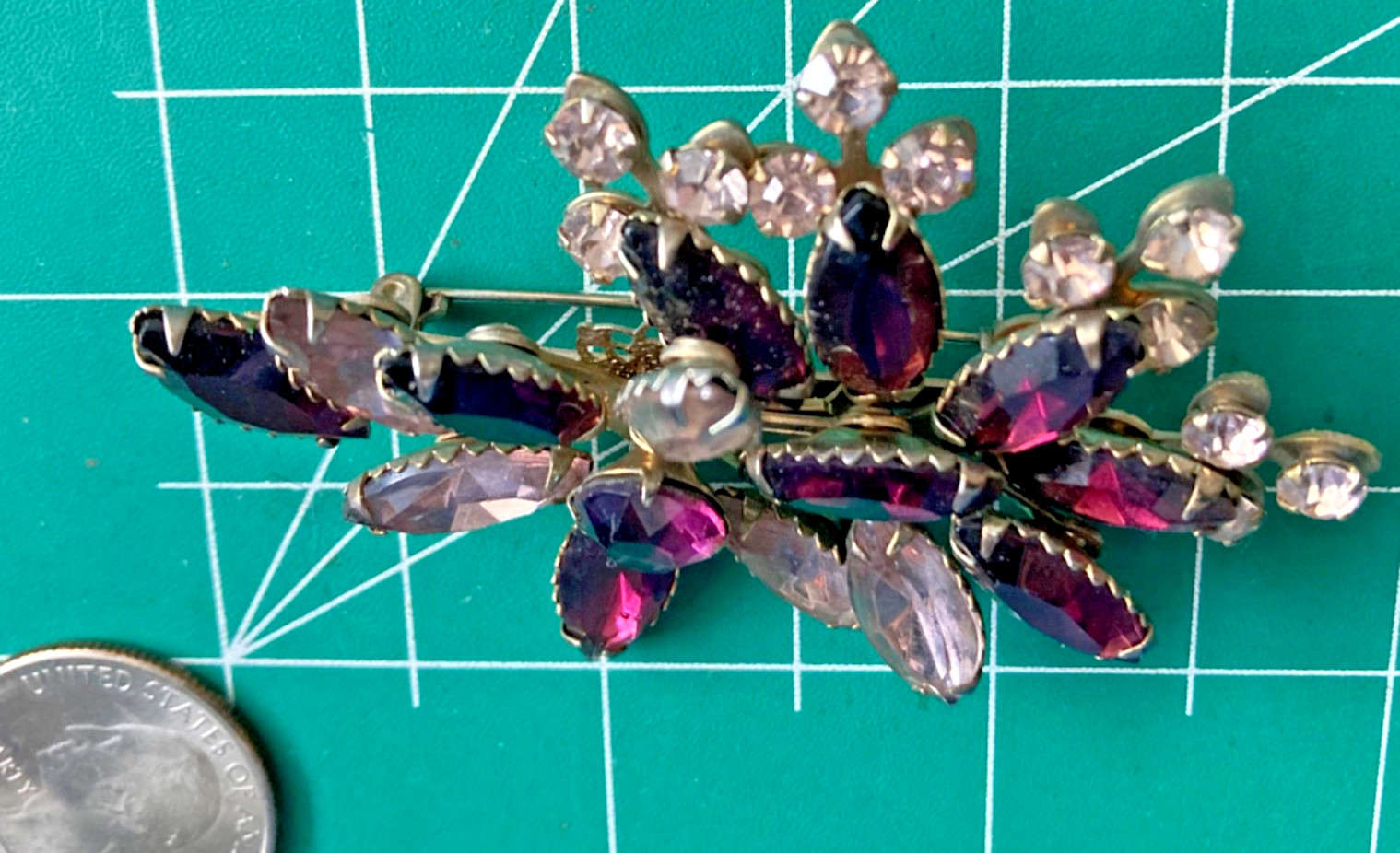 VTG PURPLE RHINESTONE GOLD METAL PIN BROOCH UNSIGN PRONG VINTAGE 3 TONE ANTIQUE