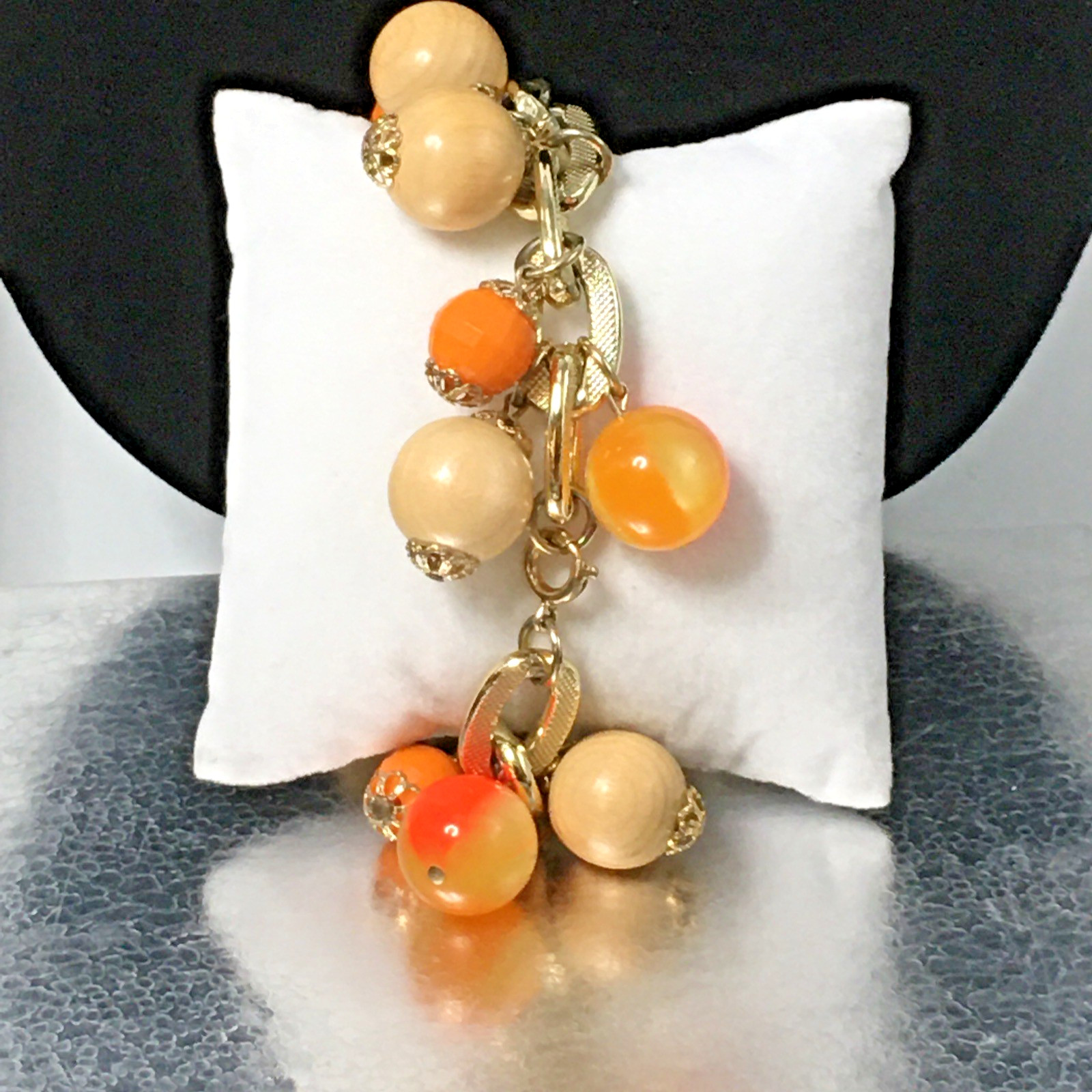 1960s VTG Chunky Multicolor Beaded Cha Cha Bracelet Lucite and Wood 8″