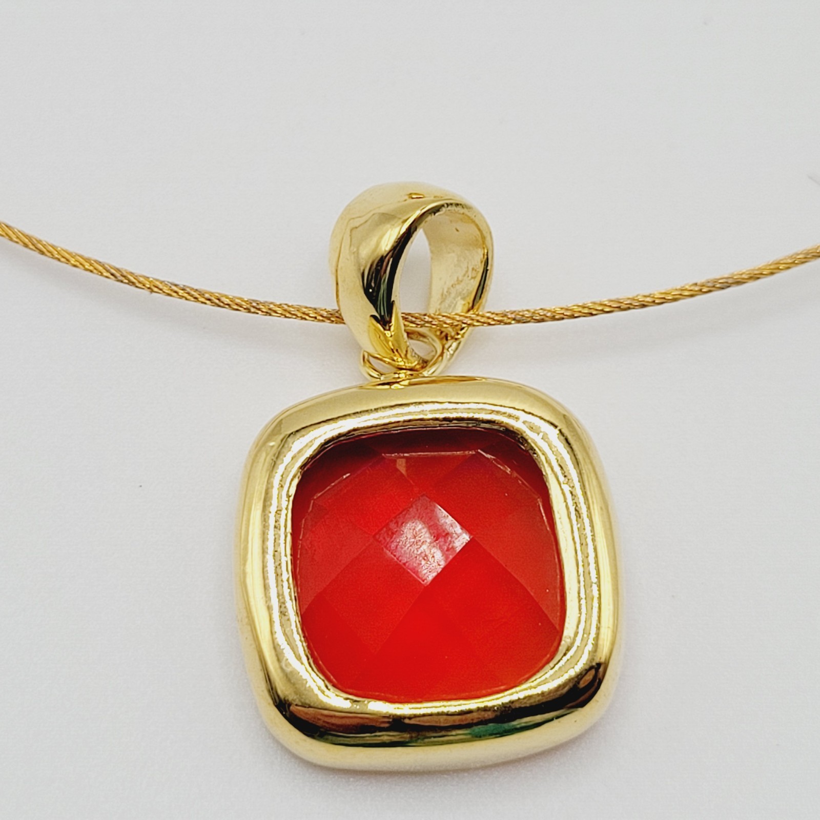 Red Glass Faceted Cushion Cut Bezel Gold Tone Wire Necklace Clip On Earrings Set