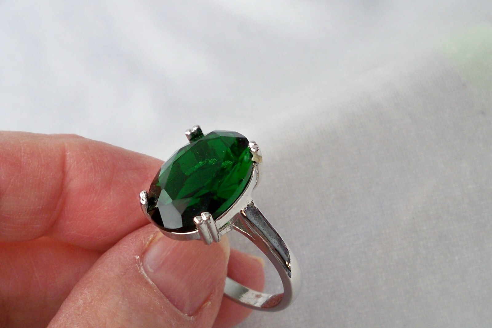 925 Sterling Silver 15ct Emerald Green Oval Cubic Zirconia Ring Size 10