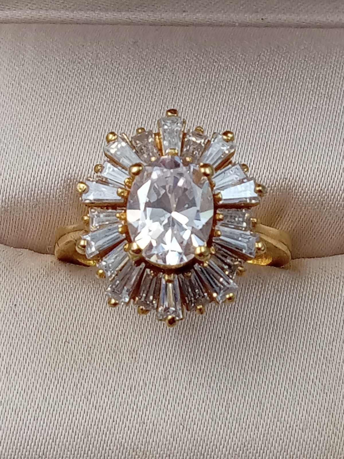 HSN 14 KT Gold Plated Size 7.75 Ring w. Clear Stone Setting in Burst Pattern