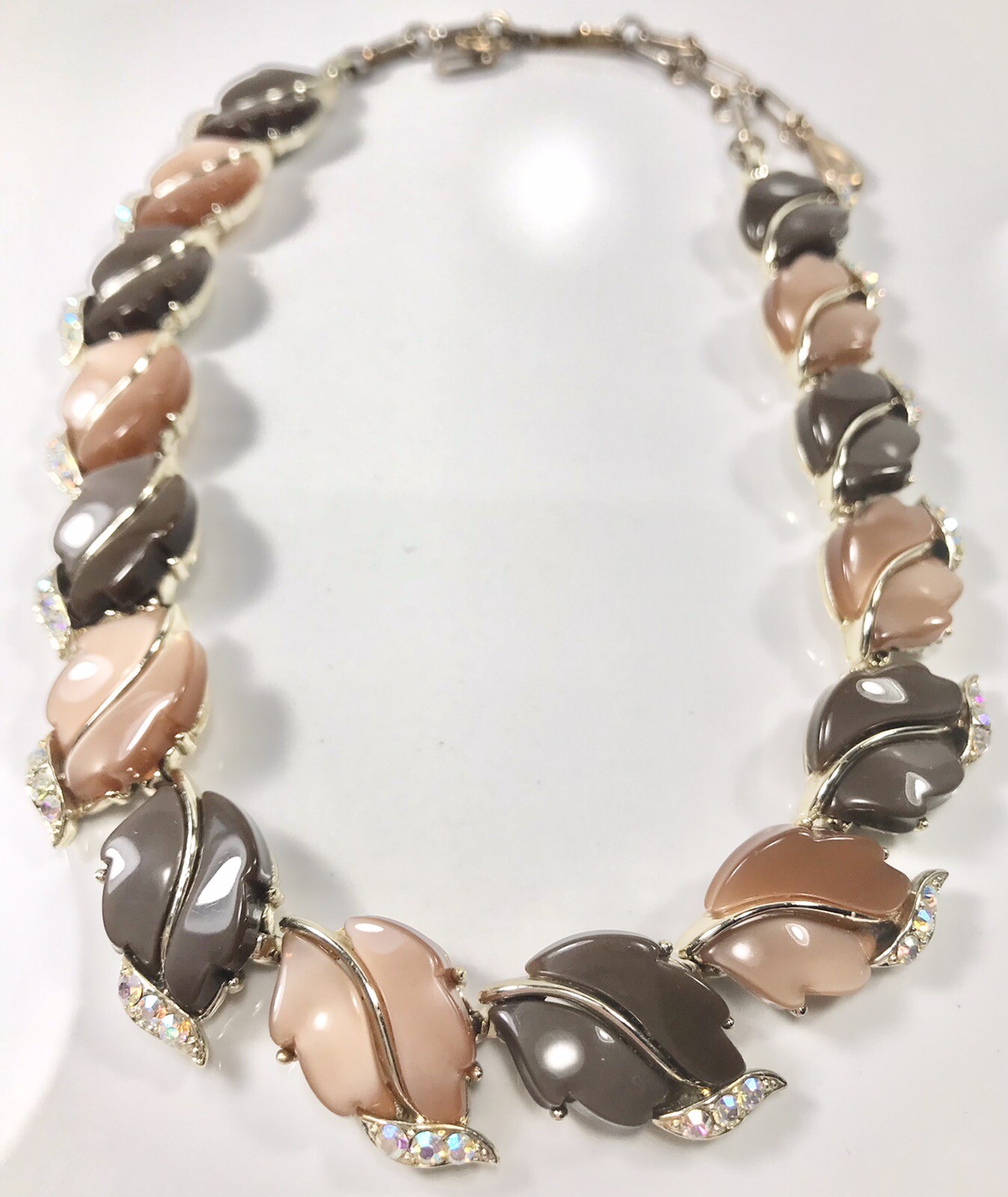 LISNER VINTAGE GOLDTONE THERMOSET CRYSTAL BROWN PEACH LEAF JEWELRY SET (C20B)