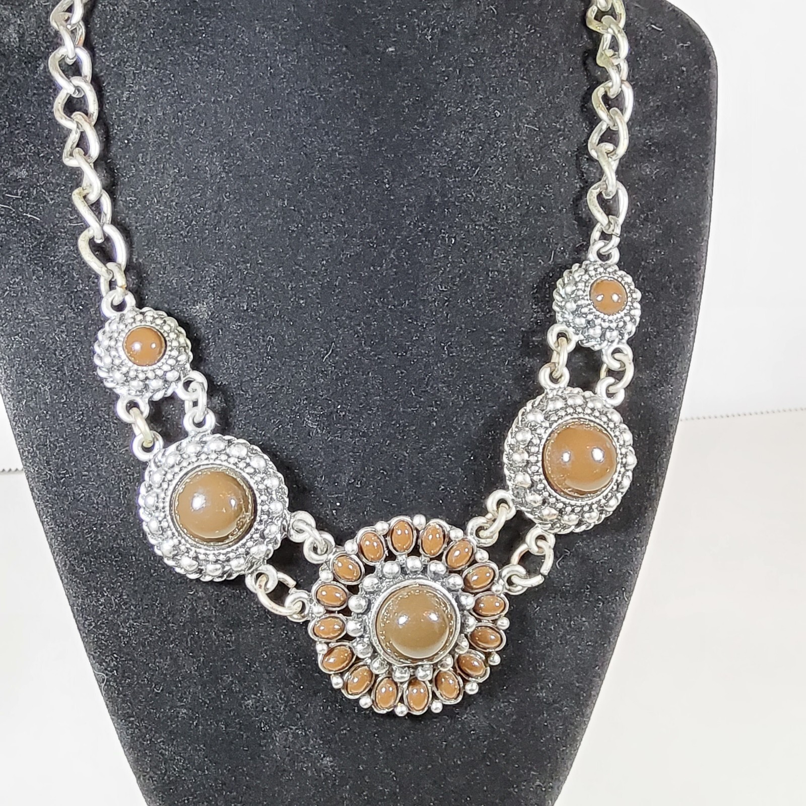 Vtg Brown Earthtone Stones set In A Filigree Silver Tone Setting Necklace 23″ L