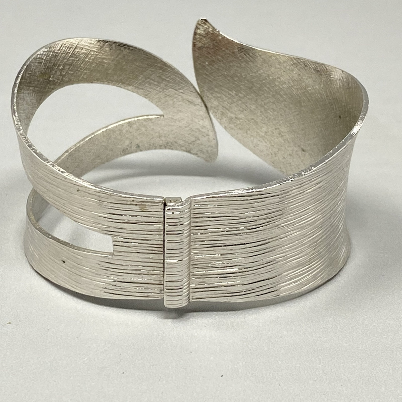 Emmons Clamper Bracelet Bangle Brushed Silver Tone Wide Open Side Hinge Vtg 7″