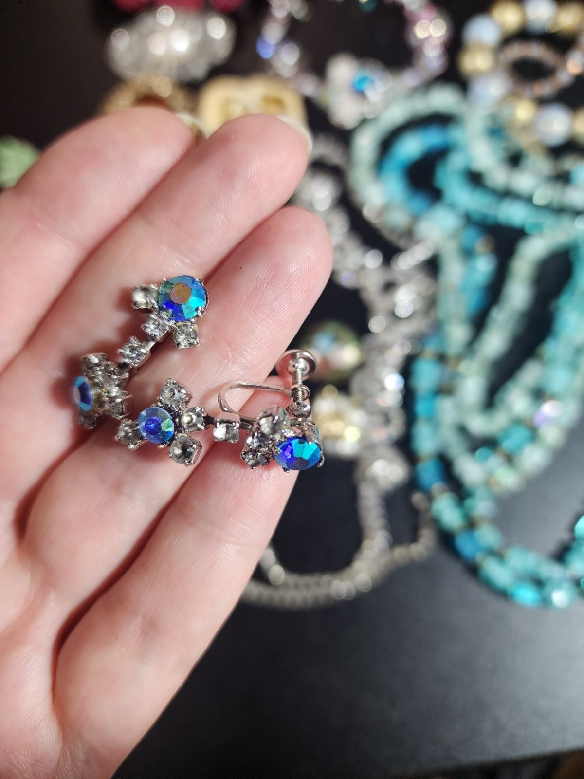 Vintage jewelry set of 26 in vintage purse