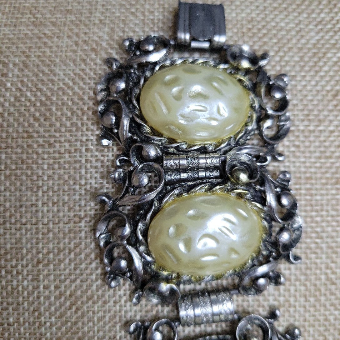 Vintage Silver Tone Faux Pearl Molded Resin Panel Bracelet 7.25in Victorian 60s