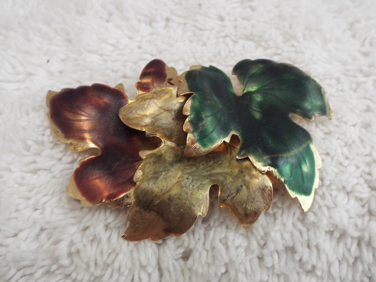 Three Leaf Autumn Pin (A53)