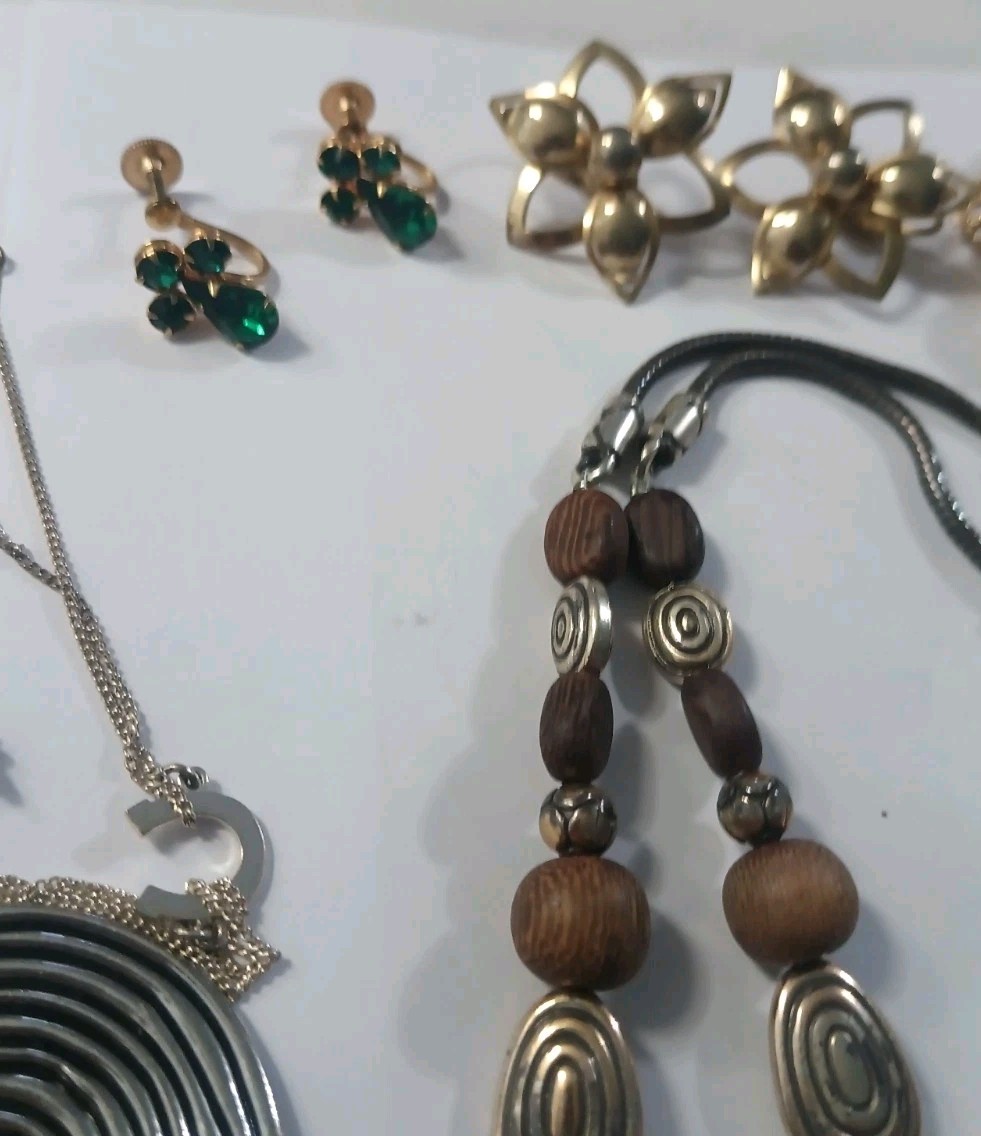 Vintage Mostly Signed Costume Jewelry Lot Necklaces, Bracelets, Earrings, Brooch