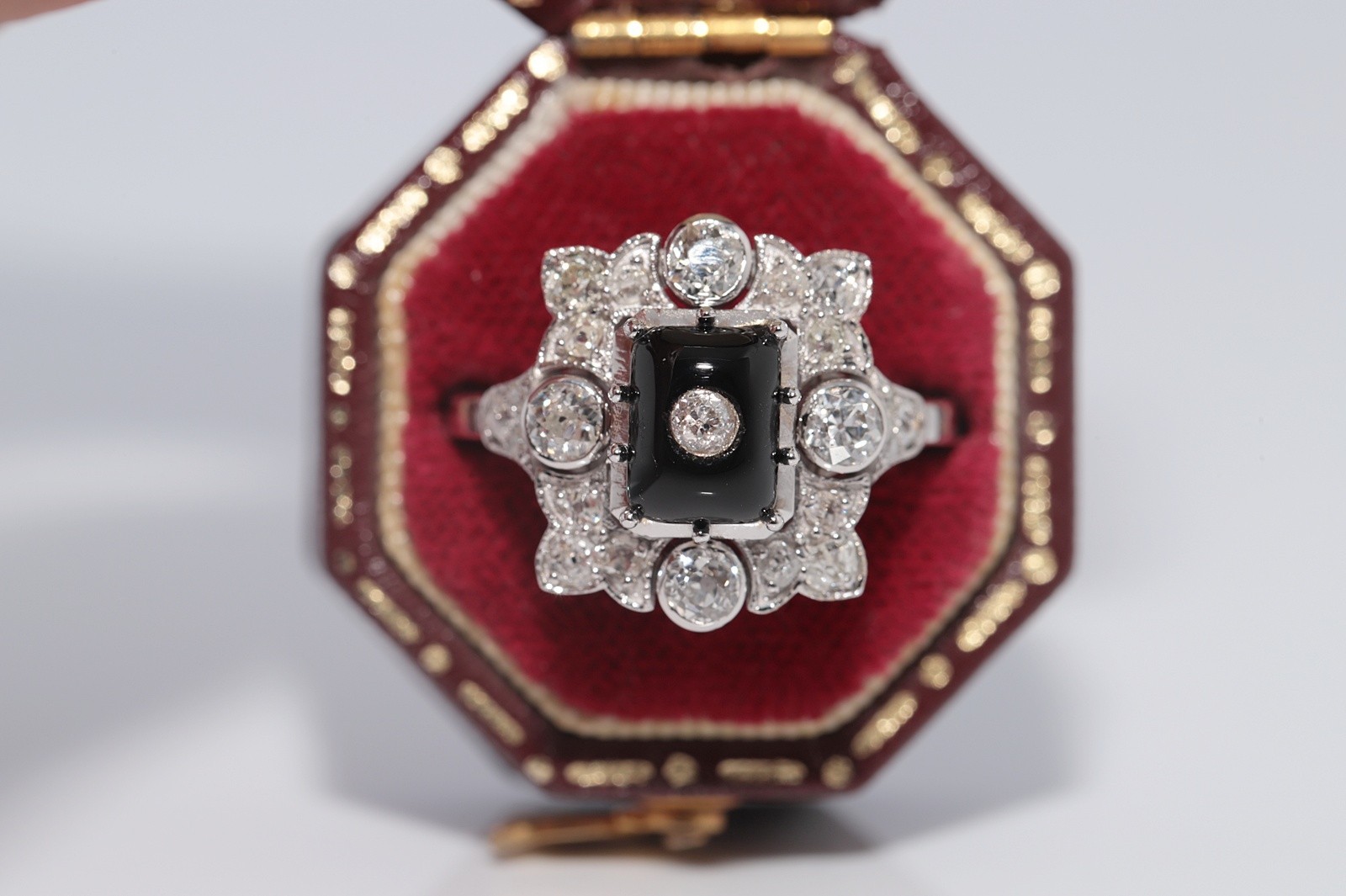 New Made 18k Gold Estate Natural Diamond Onyx Decorated Square Ring