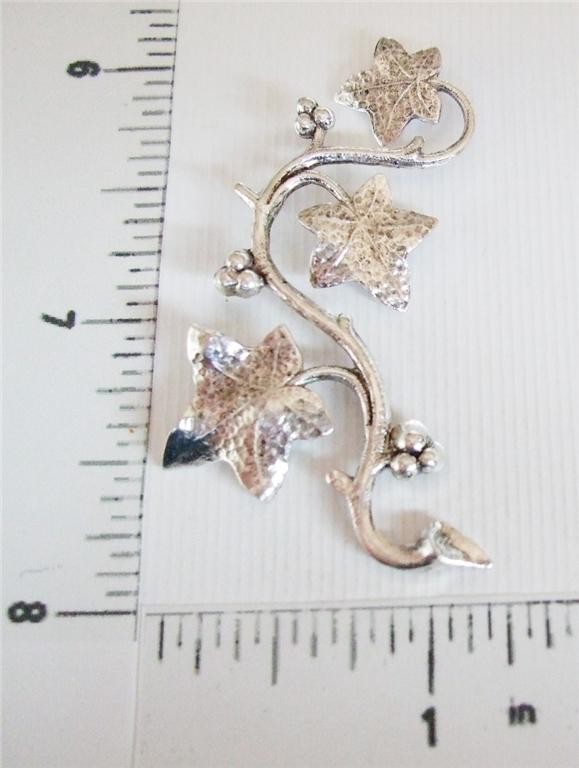 33224 Matte Silver Oxidized Victorian Ivy Spray Finding Brass