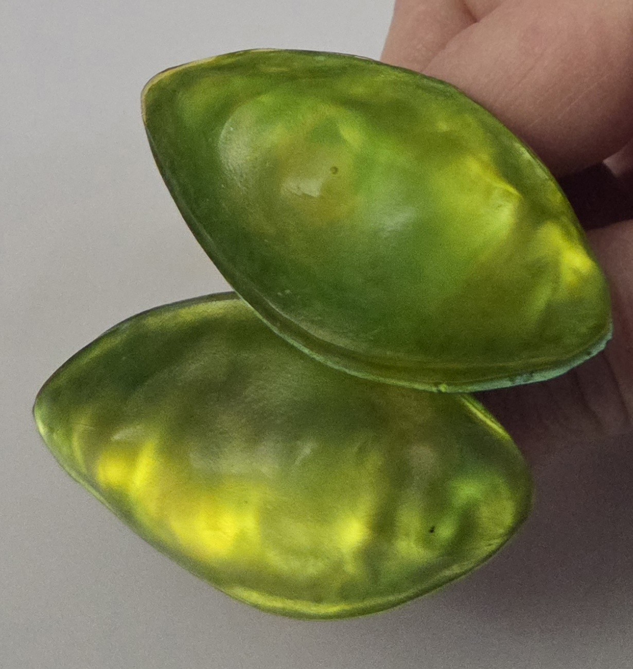 Vintage Large Statement Green Acrylic Plastic Glass Clip On Earrings 2″ x 1 1/4″