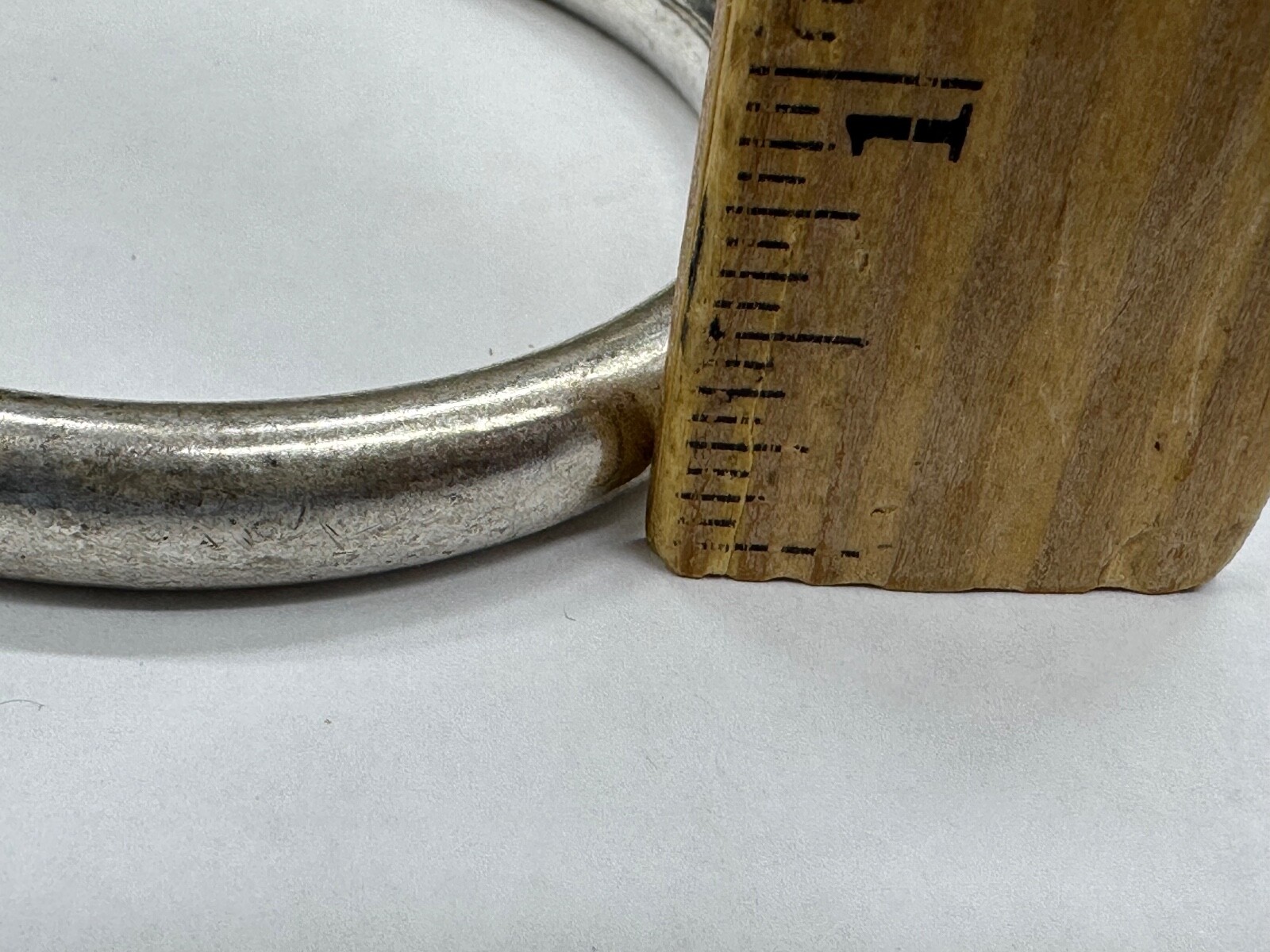 VINTAGE ESTATE STERLING SILVER CLASSIC ROUND BANGLE BRACELET