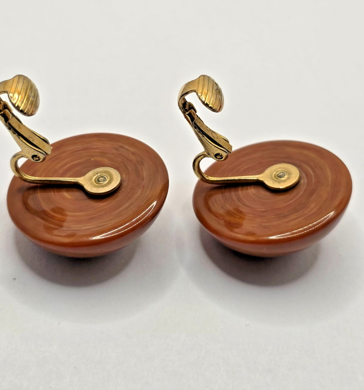 Vintage Crown Trifari Lucite Brown Wood Grain and Gold Tone Clip Earrings