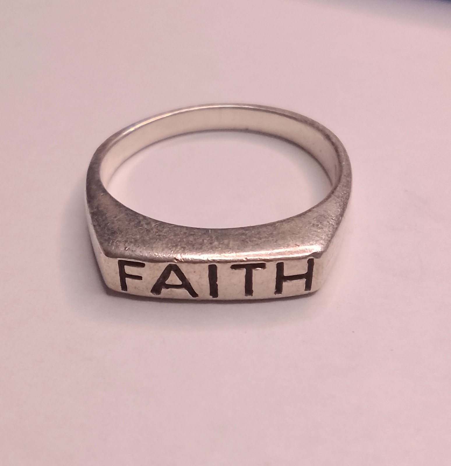 925 Sterling Silver Vintage Faith Stamped Square Dome Band Ring Sz 8