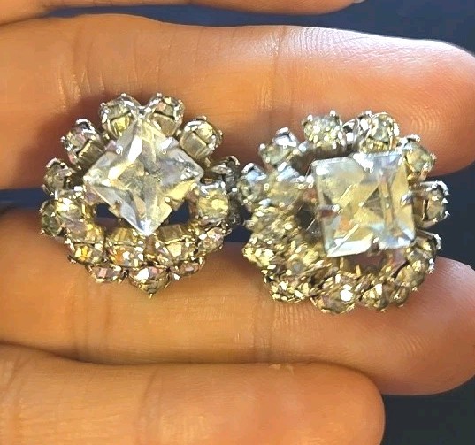 Vintage Fashion Earrings Prong Set Clear Rhinestone Silver Tone Square Shape 1″