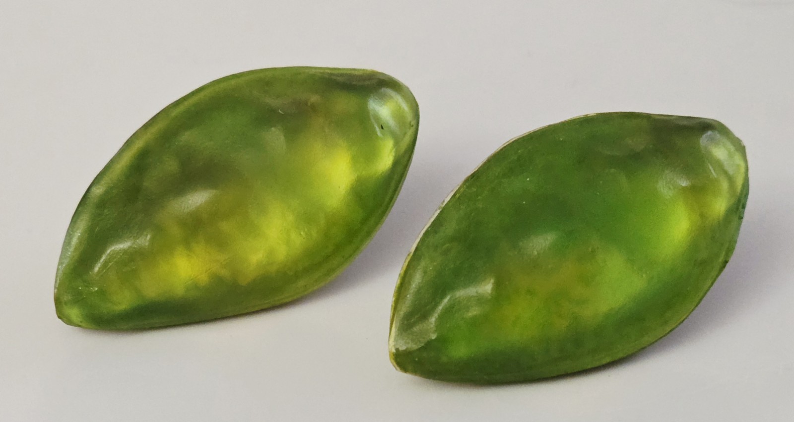 Vintage Large Statement Green Acrylic Plastic Glass Clip On Earrings 2″ x 1 1/4″