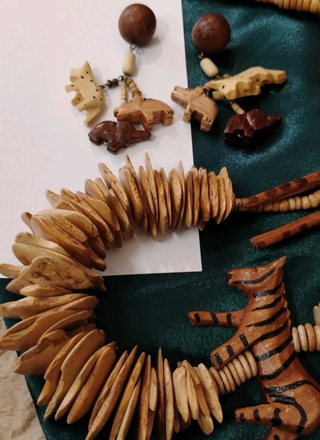 Vintage WOODEN Chip Beaded 28″ Necklace AND Earrings ft. Carved Animals!