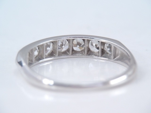 VINTAGE PLATINUM LADIES 7 DIAMOND STACKING BAND RING sz 5 1/4