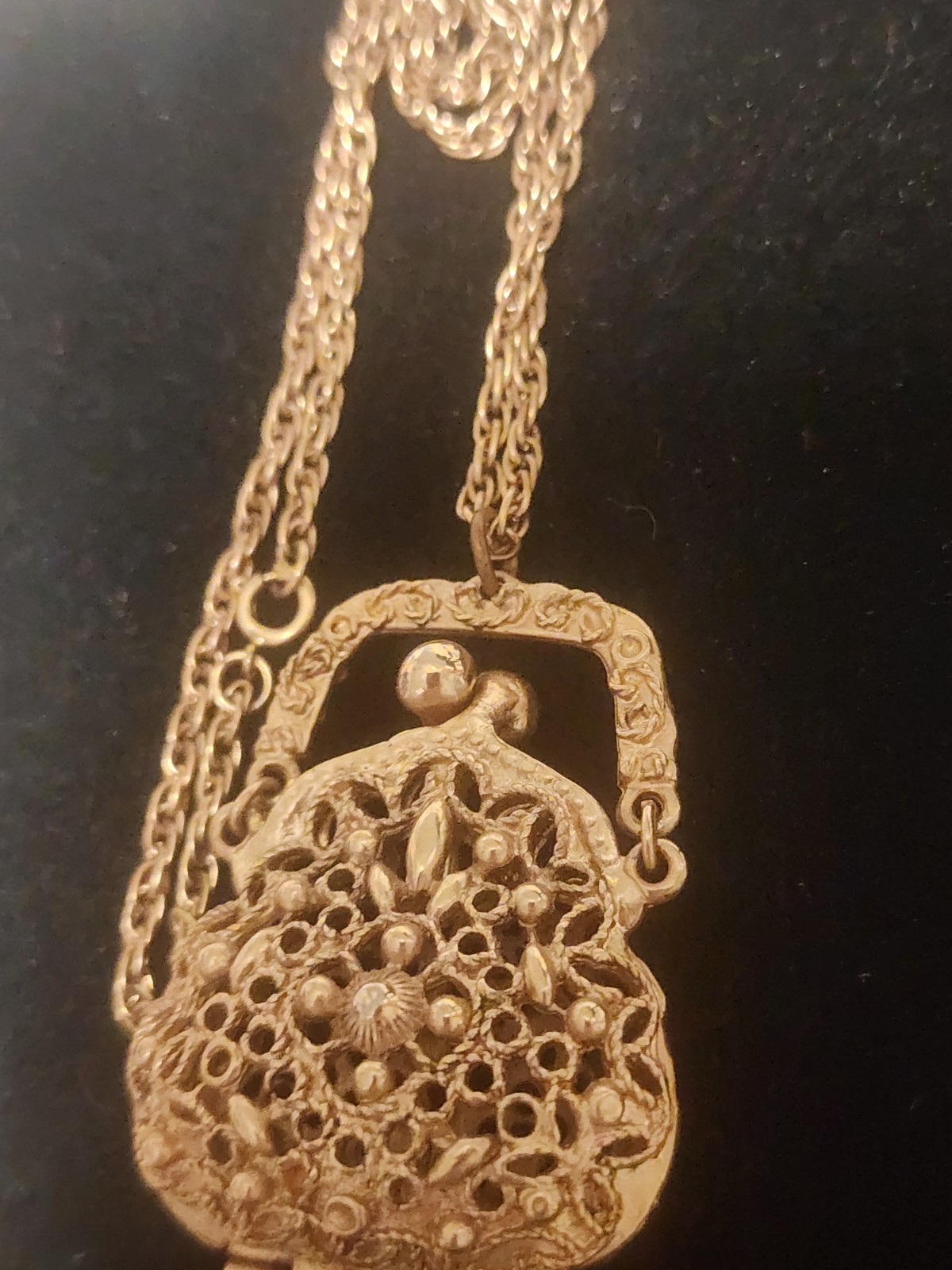 Vtg ART Arthur Pepper Purse Locket Necklace Pendant Gold Tone Filigree Kiss Lock