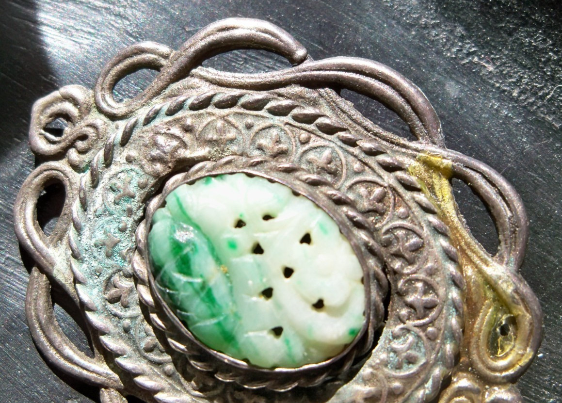 Vintage jewelry Chinese concho apple green jadeite jade Brooch celtic southwest