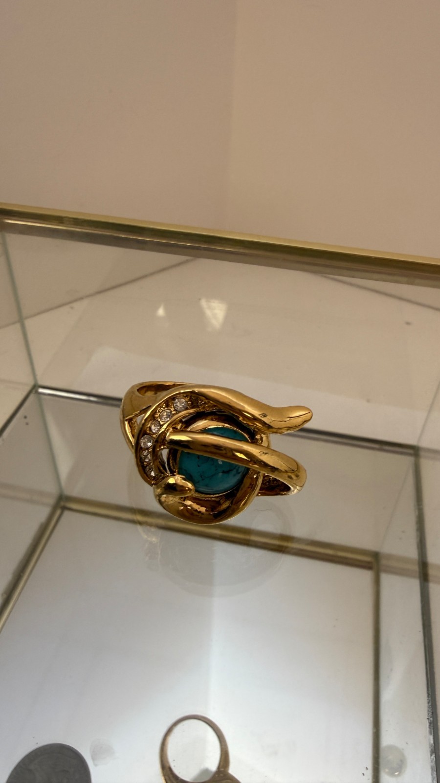 Vintage Gold Tone Faux Turquoise Swirl Statement Ring | Size 6 Rhinestone