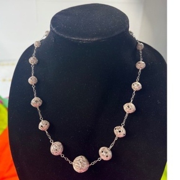 Vintage Silver Tone Filigree Ball Graduated Bead Necklace 19 Inch Hook Clasp